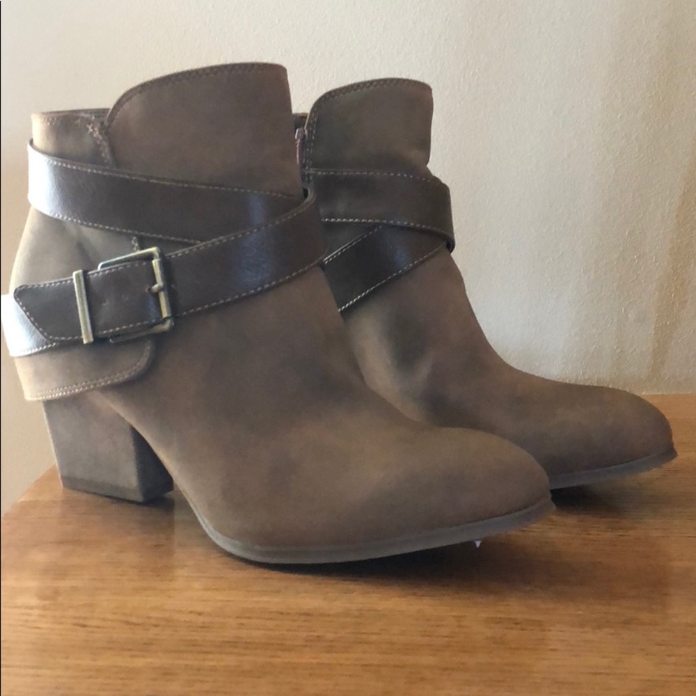 Life Stride Tan Ankle Booties with Small Heel
